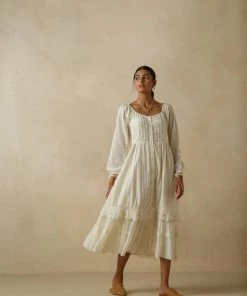 BunaStudio Antique White Scallop Tier Dress Midi Dresses